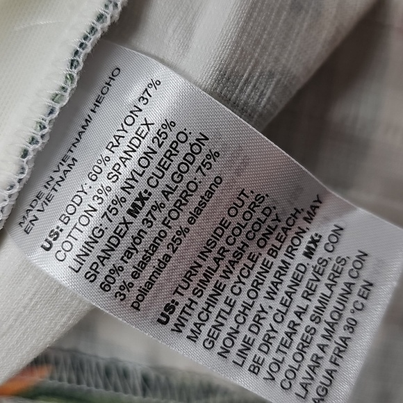 CHICO'S The So Slimming® 180 Brigitte Orchid Print Capris, NEW, Sz 4 - Picture 10 of 11